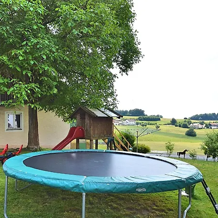 別荘 Mit Garten In Waldnaehe *